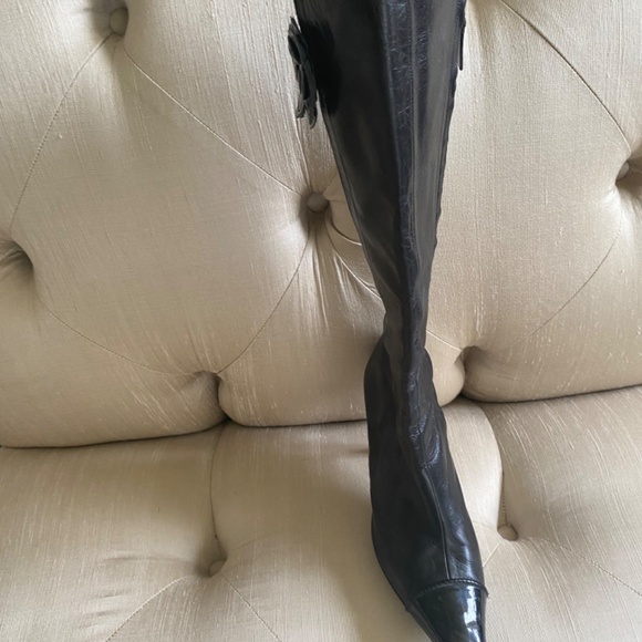 CHANEL LEATHER CAMELLIA FLOWER KNEE-HIGH BOOT. 36.5.  GREAT CONDITION. - Picture 11 of 13